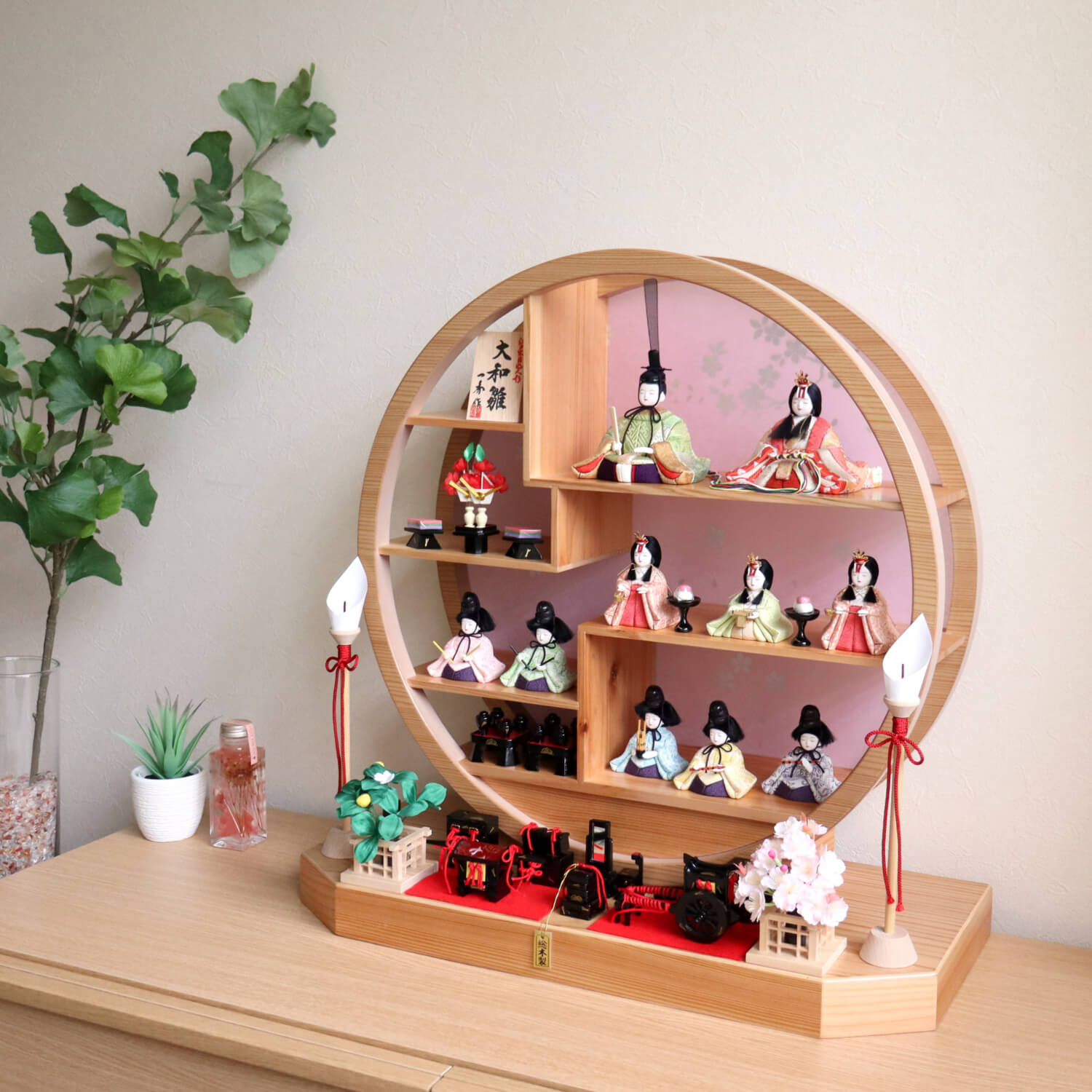 木村一秀作 国産杉・円窓飾り 大和雛10人飾り 総木製道具九品