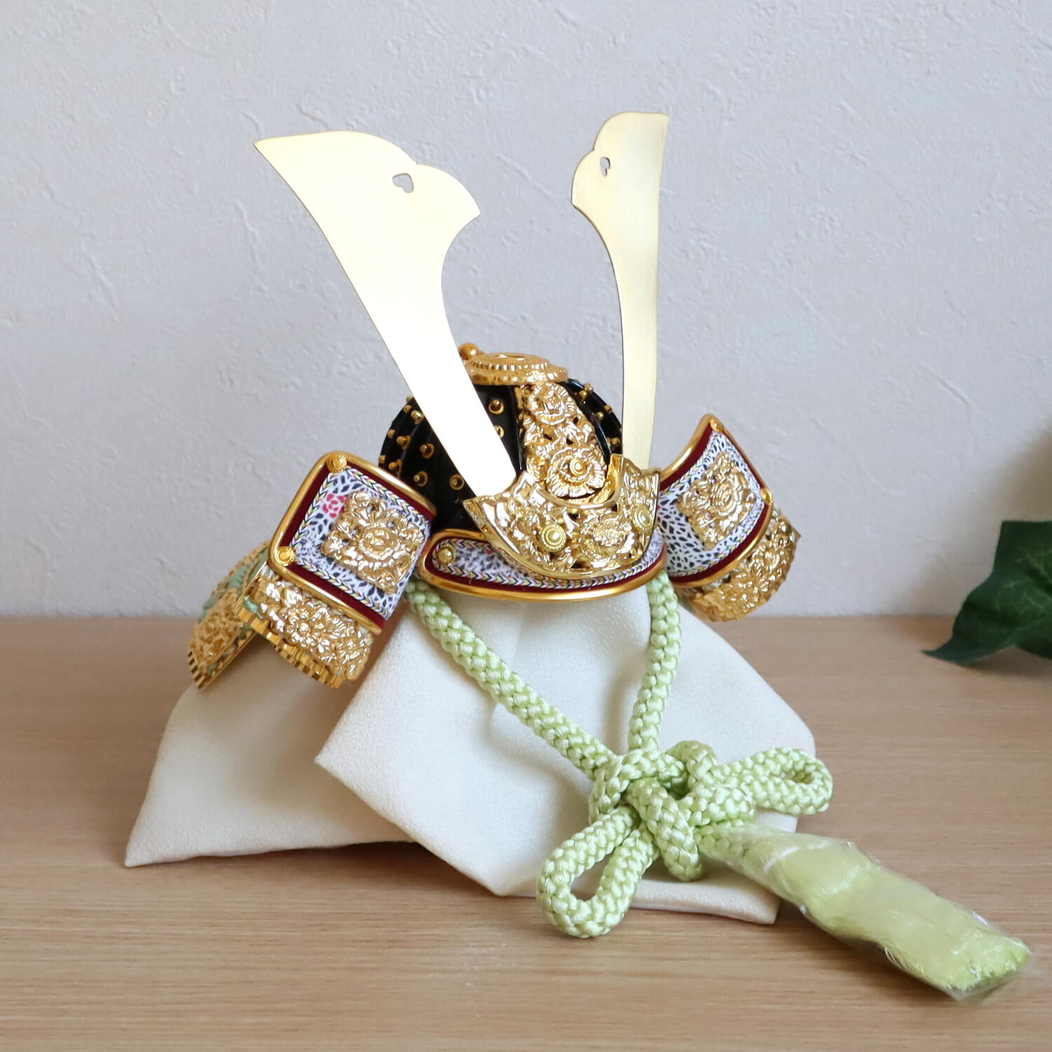 伝統工芸士 誠山作 7号 淡萌黄色 金小札兜 月 -tsuki- 大川組子(伝統的