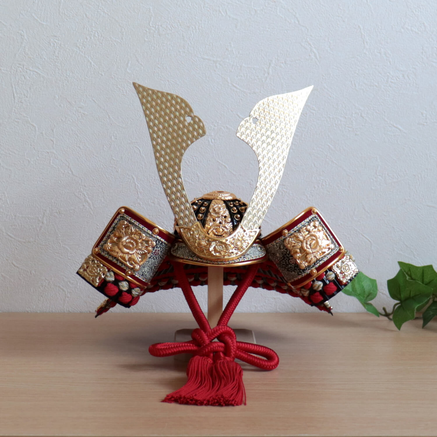 新作 伝統工芸士 誠山作 10号 赤糸縅兜 黒小札 総角 北村松月堂謹製 京