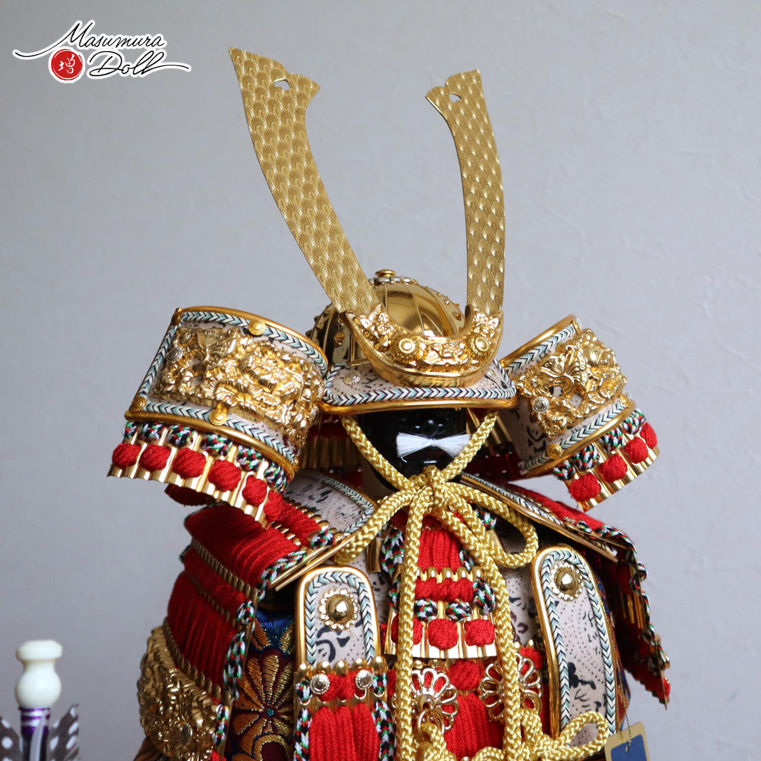 五月人形 ケース飾り 鎧 兜 鎧 本彫金 ケース 赤糸鎧 金小札 ケース飾