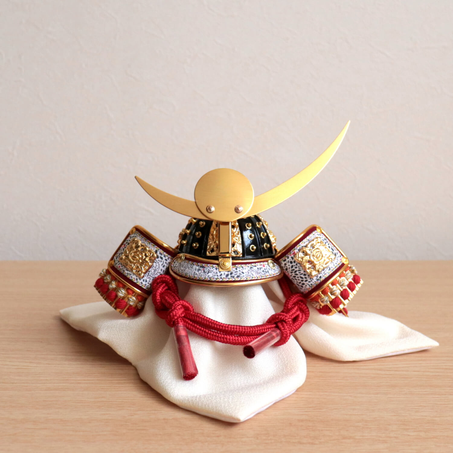 月-tsuki-(小) 伝統工芸士 誠山作 上杉謙信 赤糸裾濃縅 日本製円形