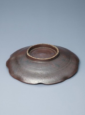 初期伊万里銹釉染付貝文輪花皿 | 商品詳細 東洋古陶磁の前坂晴天堂