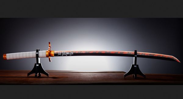 煉獄杏寿郎の日輪刀が実物大の約950mm！ 刀から「うまい！」の声も