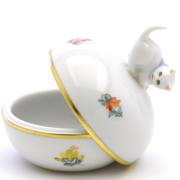 ヘレンド(Herend) ラウンドボックス(高さ:9cm)猫飾り ミルフルール