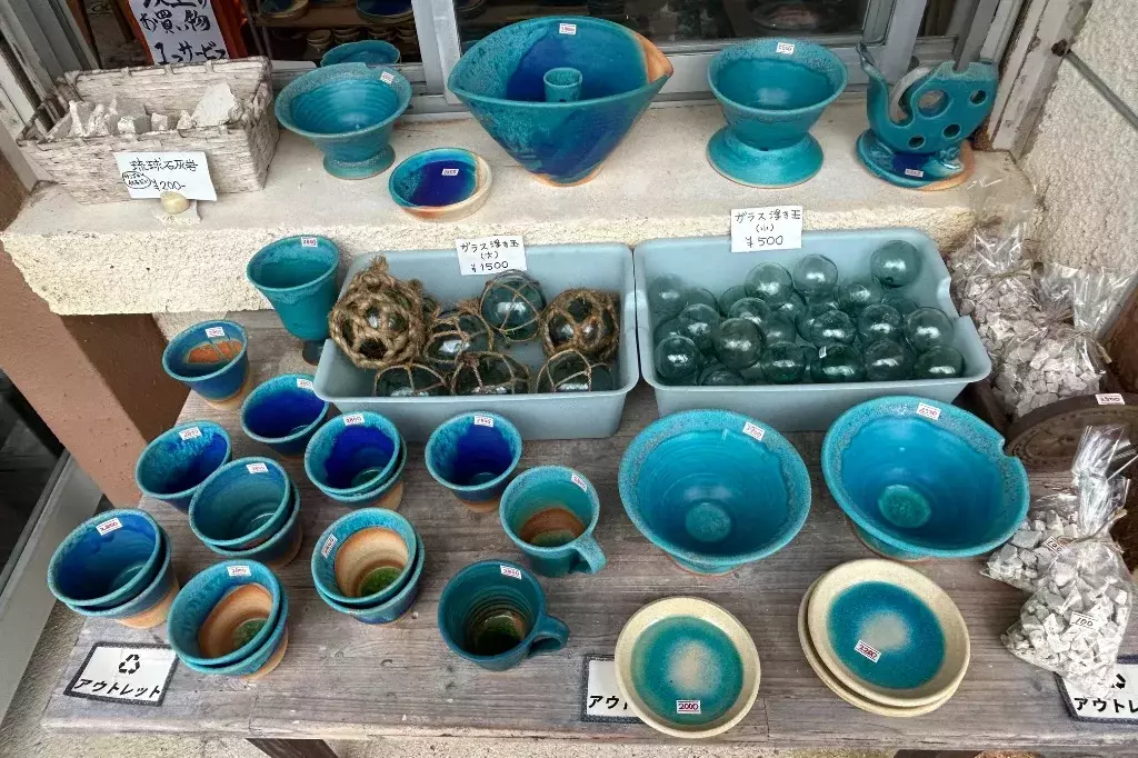 うるま陶器｜青い器・うるまブルーのやちむんが大人気の工房＆ショップ