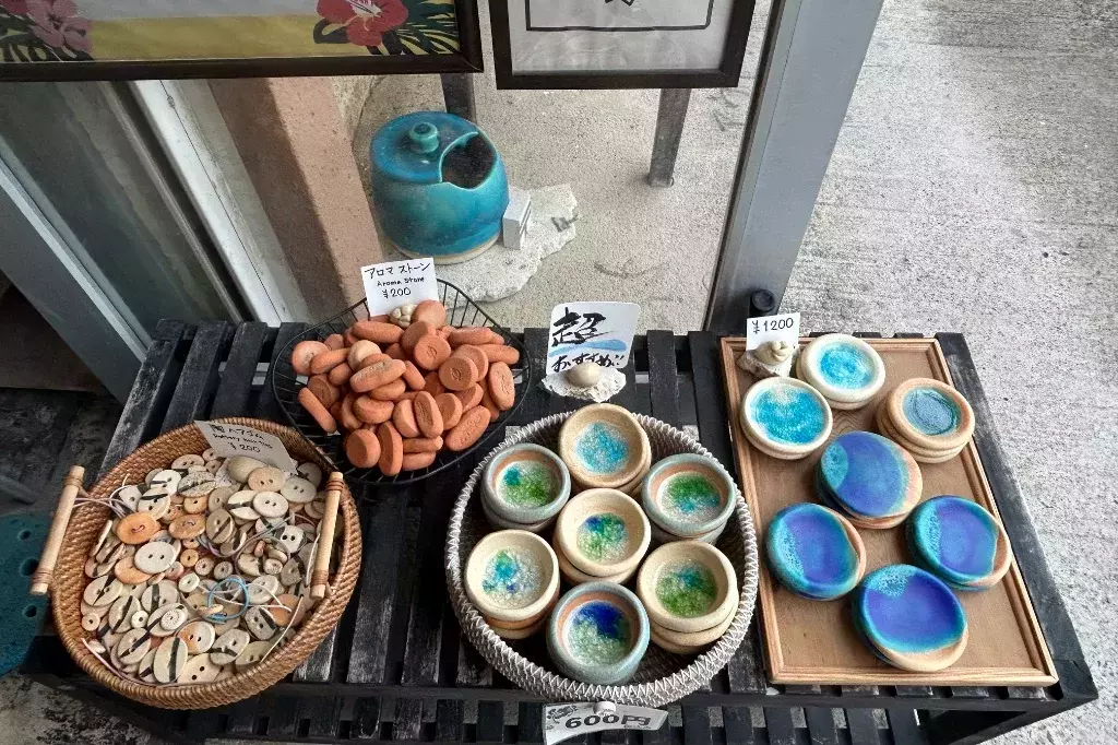 うるま陶器｜青い器・うるまブルーのやちむんが大人気の工房＆ショップ