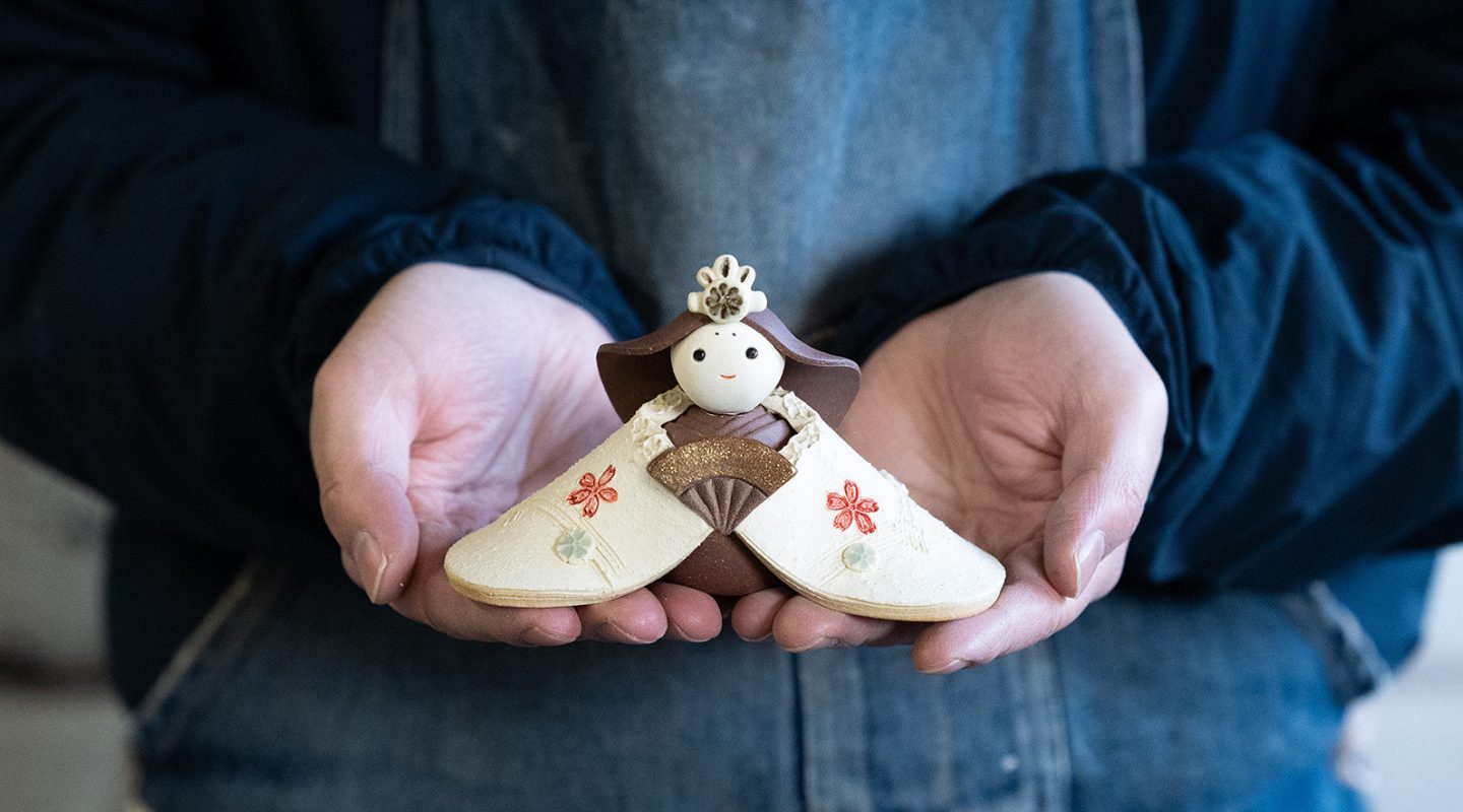 現代の暮らしに寄り添う、陶器の雛人形の魅力 | 信楽焼 明山