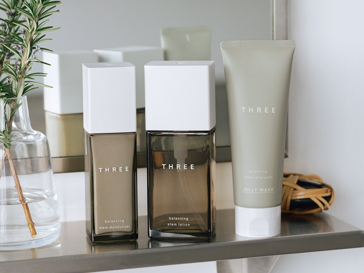 肌も心も整えるスキンケア。メンズの肌悩みにアプローチする、THREE