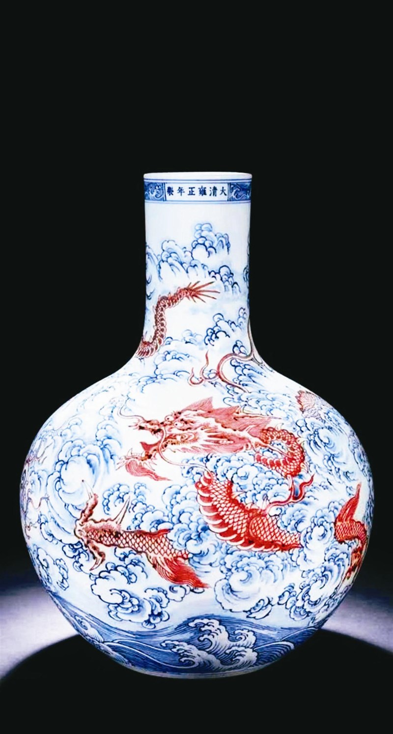 中國最貴陶瓷雍正天球瓶6.76億元成交