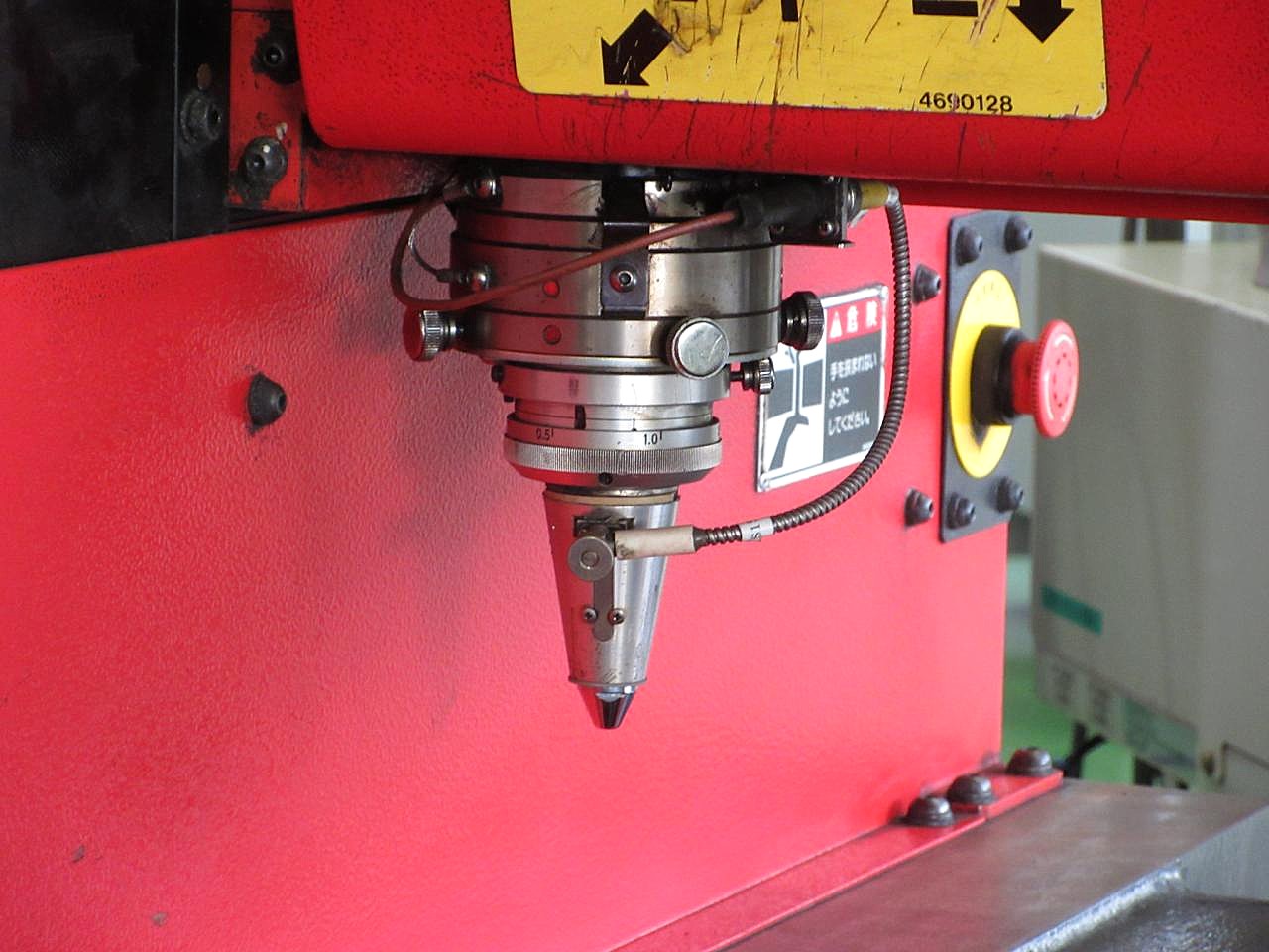 アマダ＞レーザー加工機 QUATTRO | 中古機械の販売・買取の株式会社