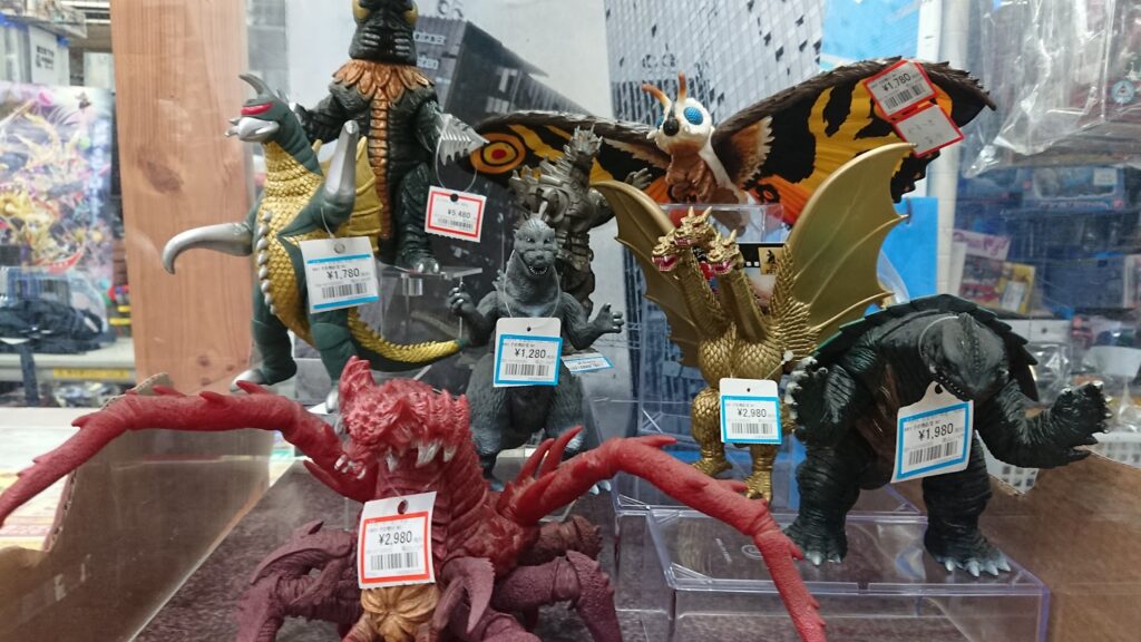 ゴジラ、ガメラ、ウルトラマン怪獣・・・特撮怪獣大集合 | メディオ!情報