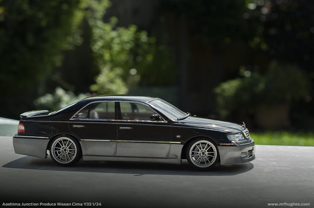 Aoshima Junction Produce Nissan Cima Y33 1/24. Photographs.