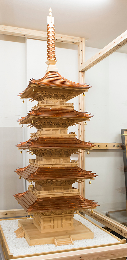 Bフライデー 希少鉄刀木(たがやさん)材 五重塔☆総高さ 約82cm B