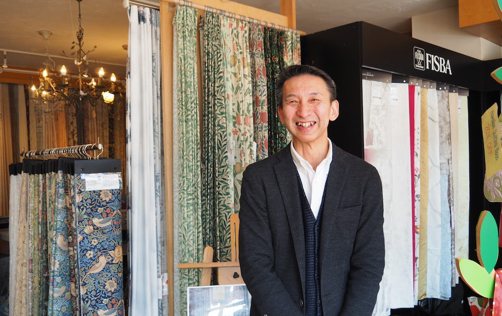 カーテンを知る。成瀬にあるデコワークスのカーテンで、おしゃれな家