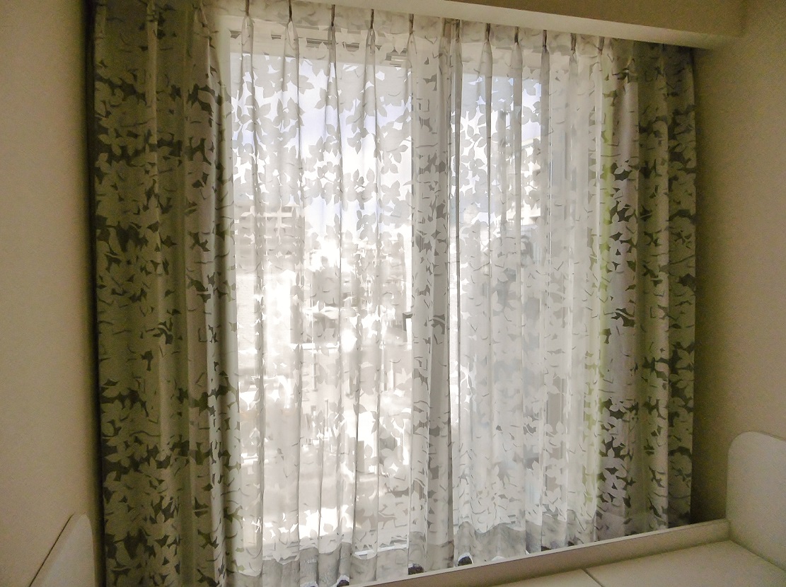 フジエテキスタイルの人気レース『シャインフォレスト』。FA1603の魅力