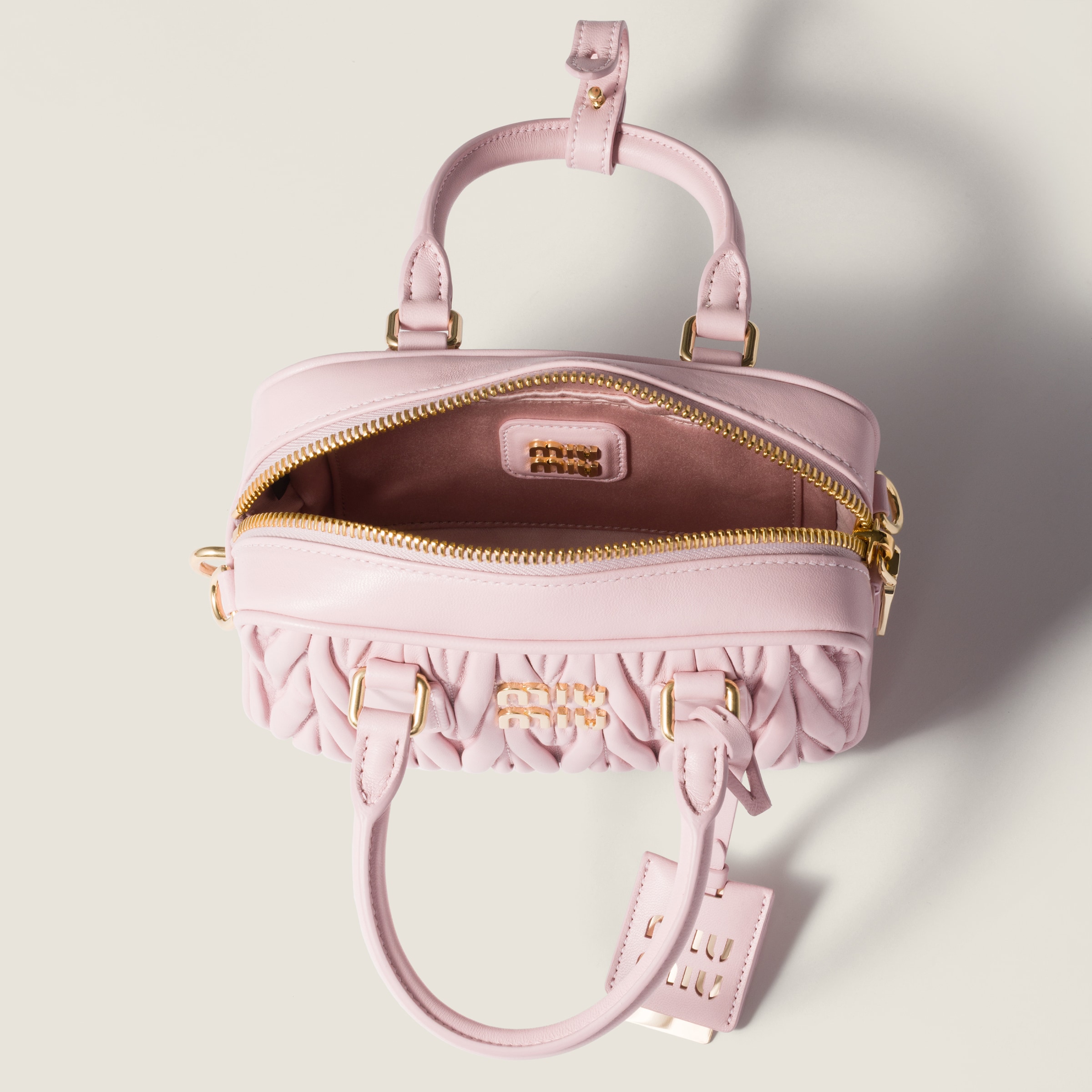 アラバスターピンク アルカディ マテラッセレザー バッグ | Miu Miu