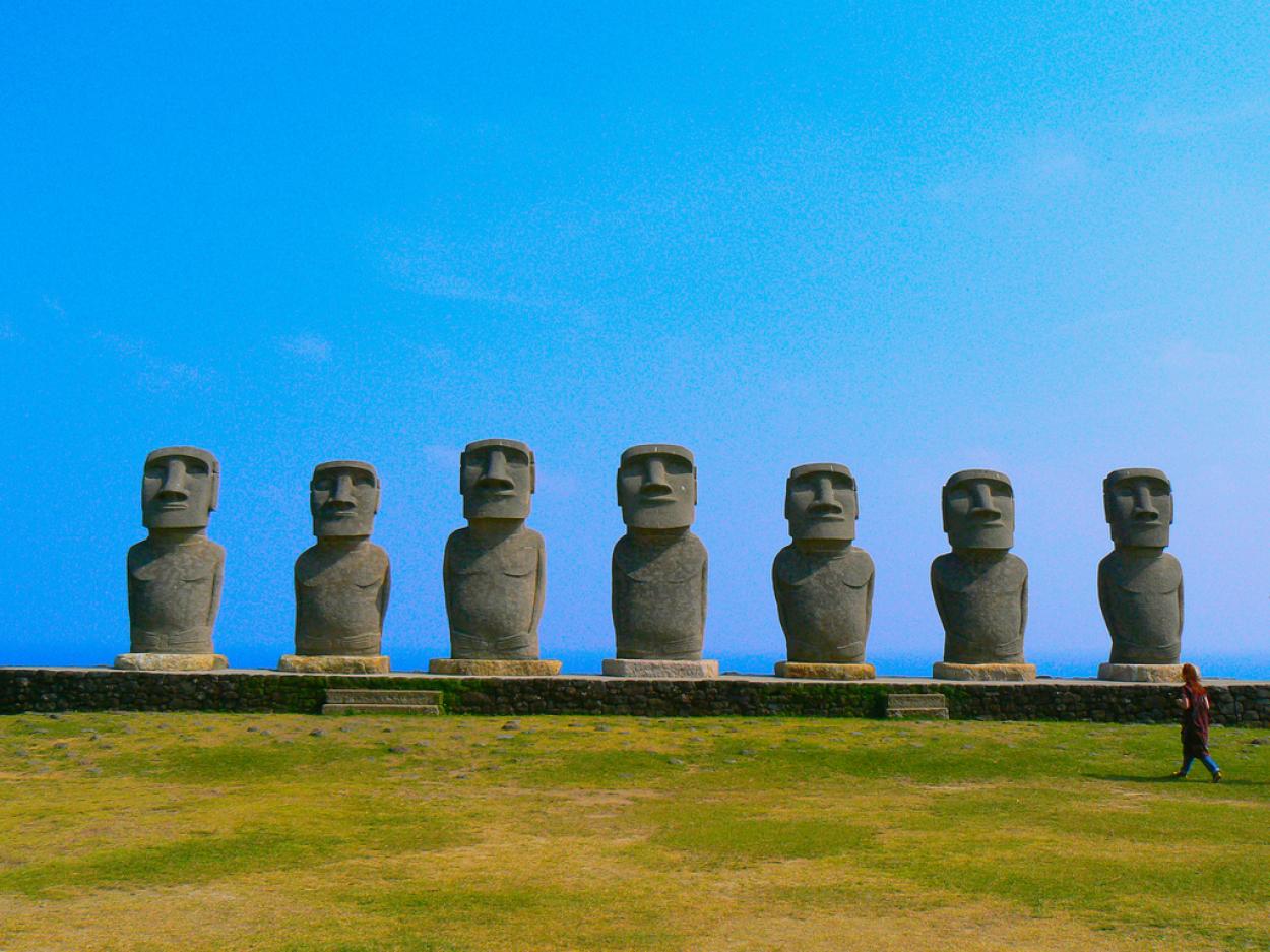 7体のモアイ像が放つパワー｜観光情報｜【公式】宮崎観光ホテル（最低