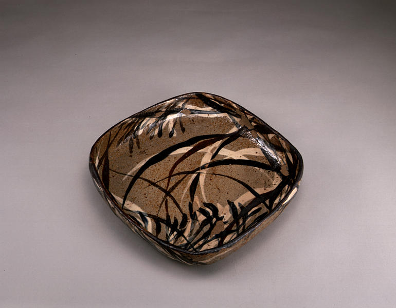 乾山銹絵染付草文四方鉢 - MIHO MUSEUM