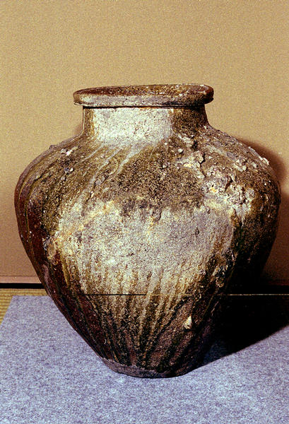 常滑自然釉壺 - MIHO MUSEUM