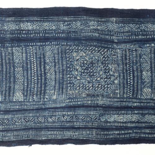 ベトナム黒モン族 ろうけつ染め布 560 X 28cm ｜ みんげい おくむら