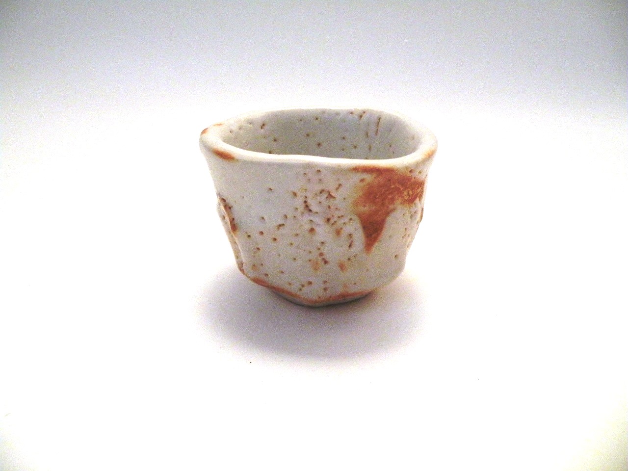 美濃焼伝統工芸品協同組合 | 志野ぐい呑 木箱