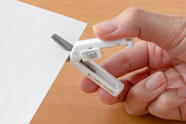 ハサミ・カッター｜XS コンパクトハサミ ギザ刃 白(35648006)｜ミドリ