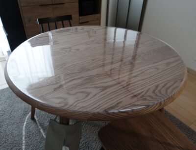 モモナチュラルのラウンドテーブルにテーブルマットをオーダー | 透明