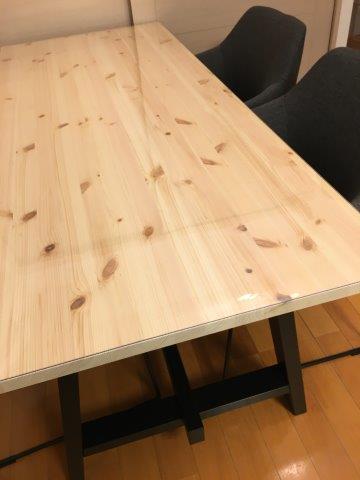 イケアのパイン材テーブルに透明マットを敷いてみた写真と感想 | 透明