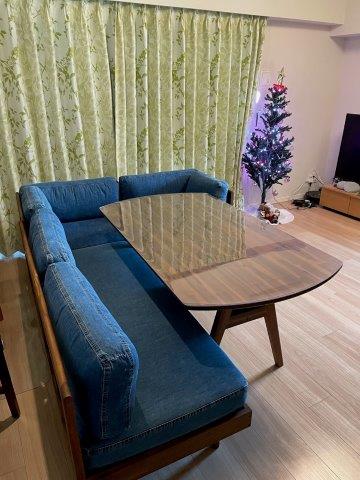 ウニコSWELLA(スウェラ)テーブル W1400に透明マットを敷いた口コミ多数