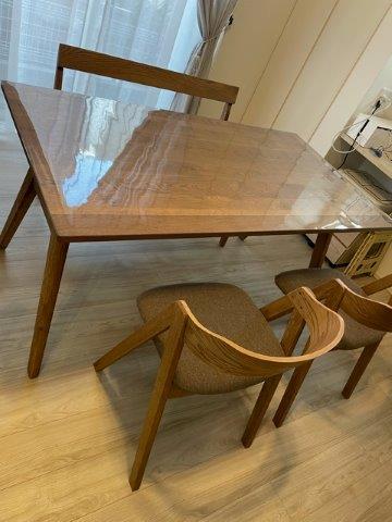 ウニコのアディにピッタリの透明マット オイル仕上げで無垢の素材はお