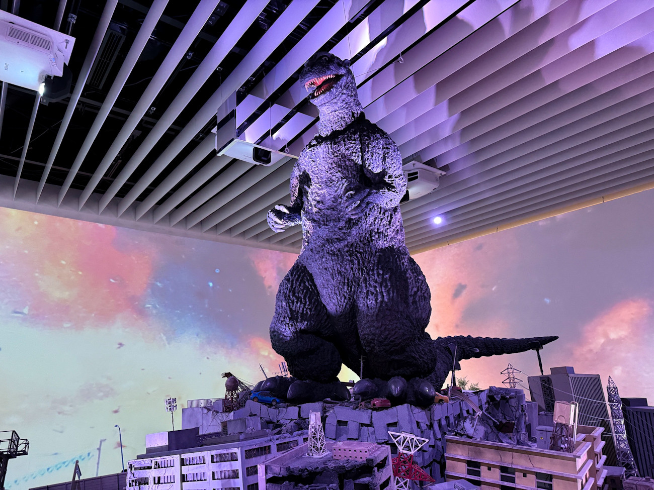 破壊と創造の70年、ゴジラをアートで問う ― 森アーツセンター