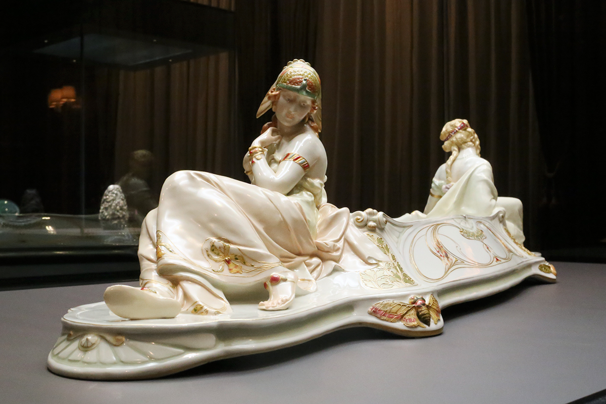 アール・ヌーヴォーの装飾磁器 | レポート | アイエム［インターネット