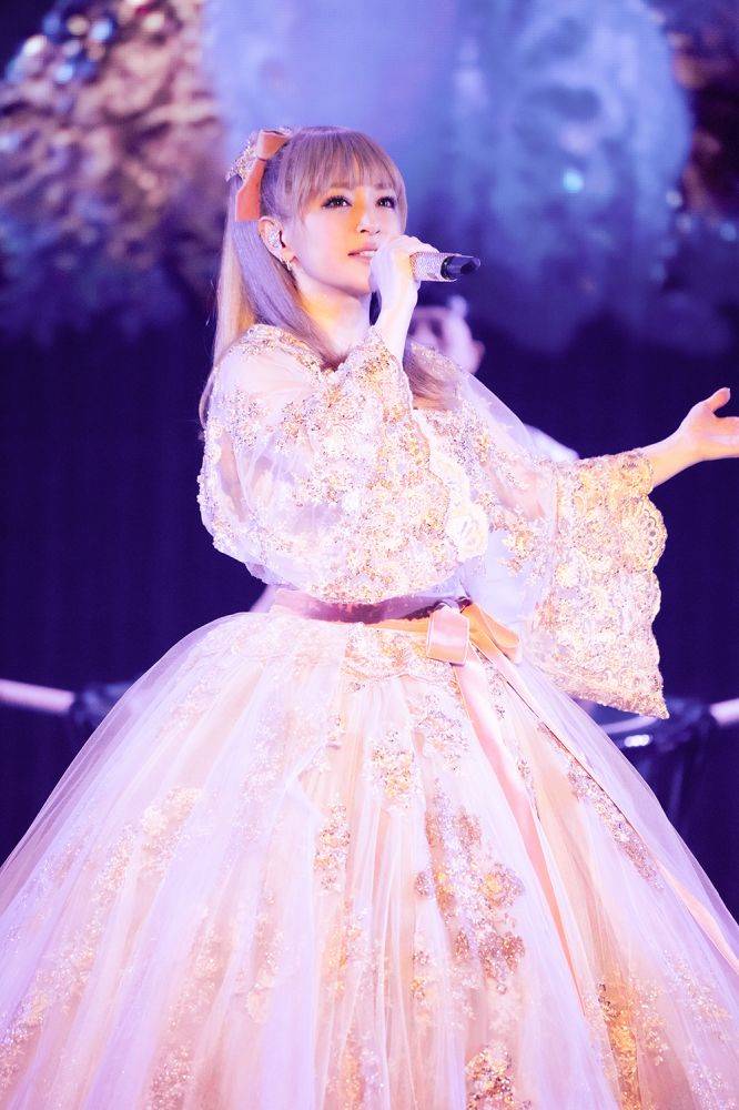 音楽】浜崎あゆみ、2年ぶりカウントダウン・ライブで珠玉の名曲達を