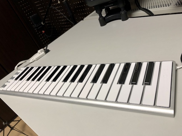 モバイル性とプレイアビリティを高いレベルで両立させたMIDIキーボード