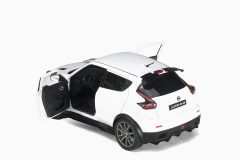 AutoArt Nissan Juke R 2.0, White 1/18 Diecast Car