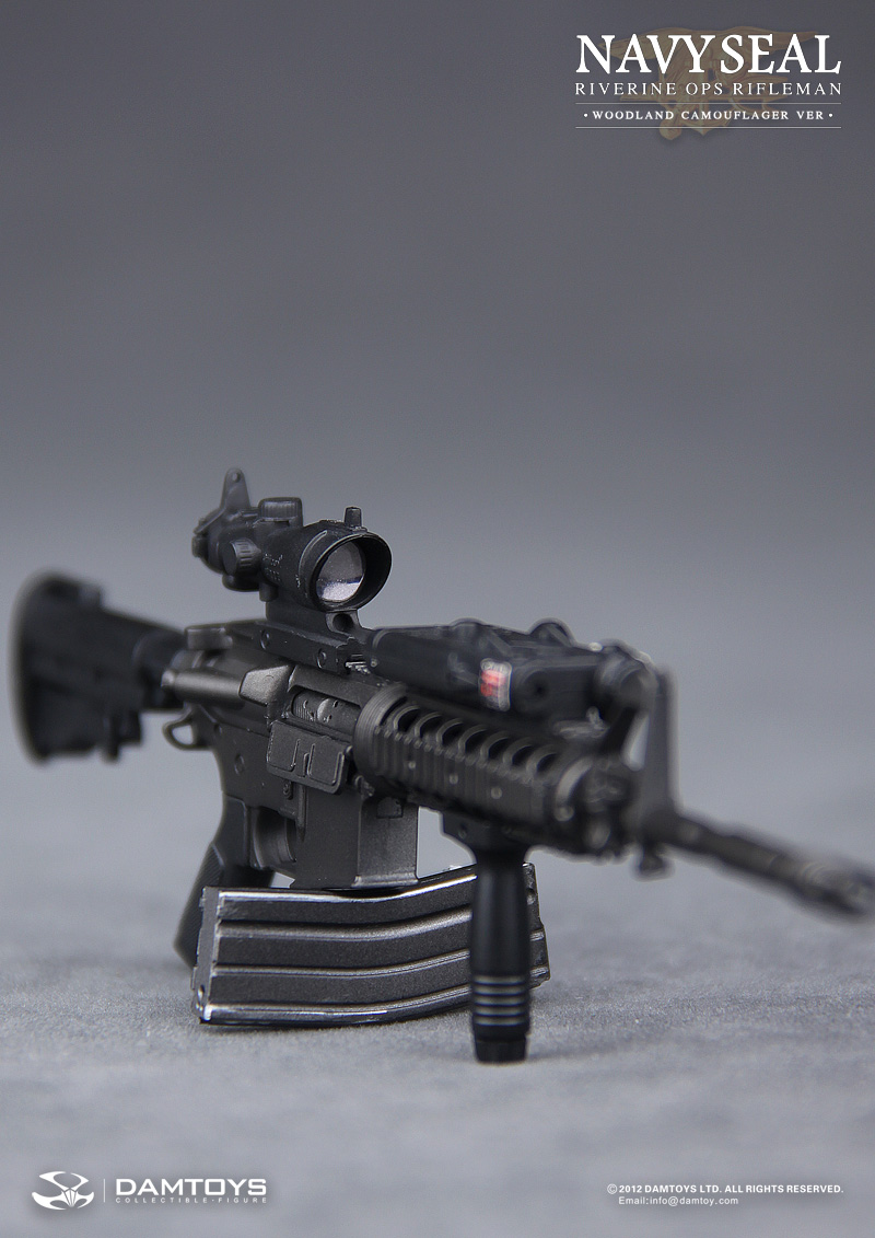 DAM 93015 - NAVY SEAL RIVERINE OPS RIFLEMAN (WOODLAND CAMOUFLAGE