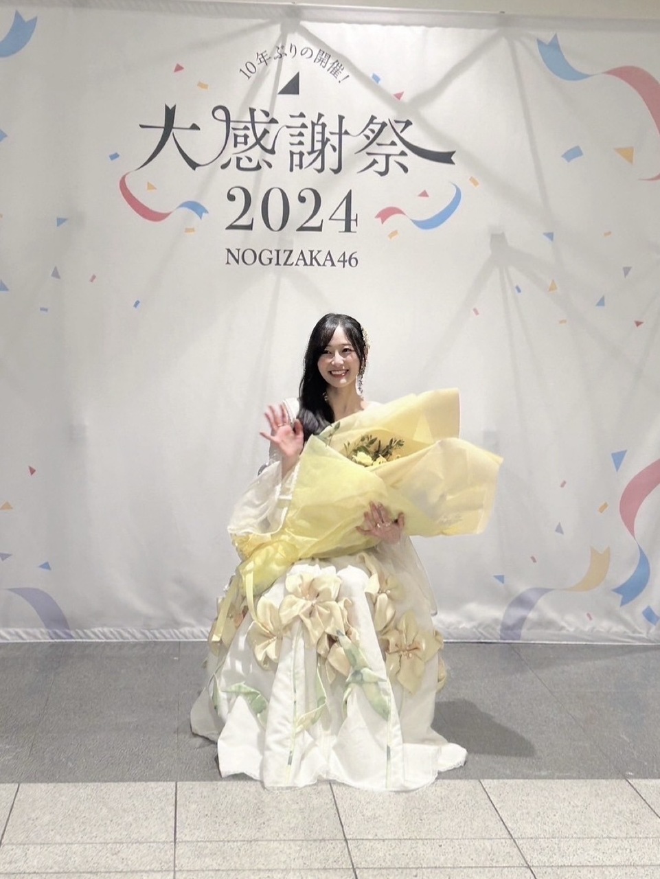 向井葉月さんの「百合の花と海。」 - 芸能エンタメポータル