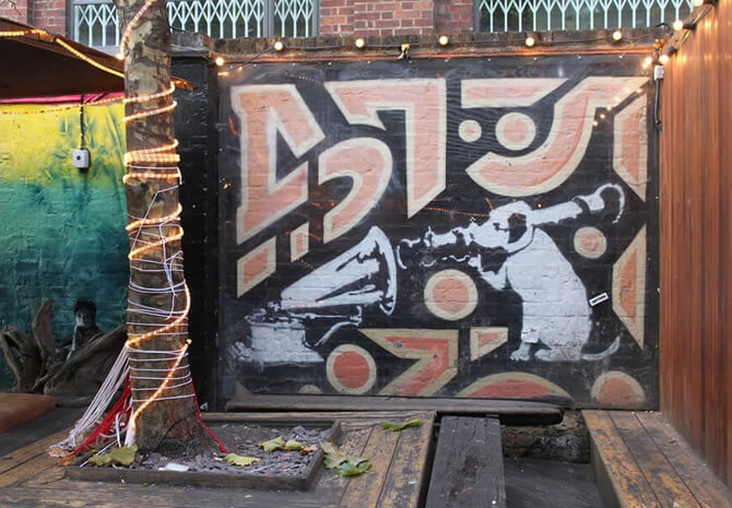 Banksy/バンクシー「HMV」シルクスクリーン作品 COA付き本物を販売 ー