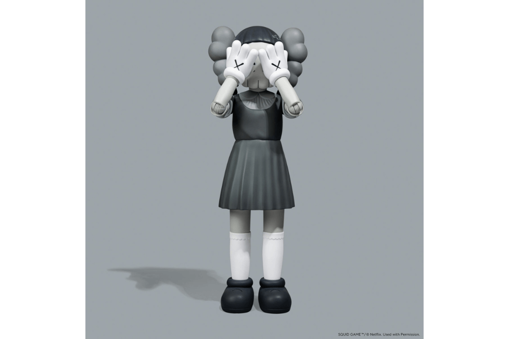 KAWS (カウズ) x イカゲーム2コラボフィギュア「Young Hee Figure」を