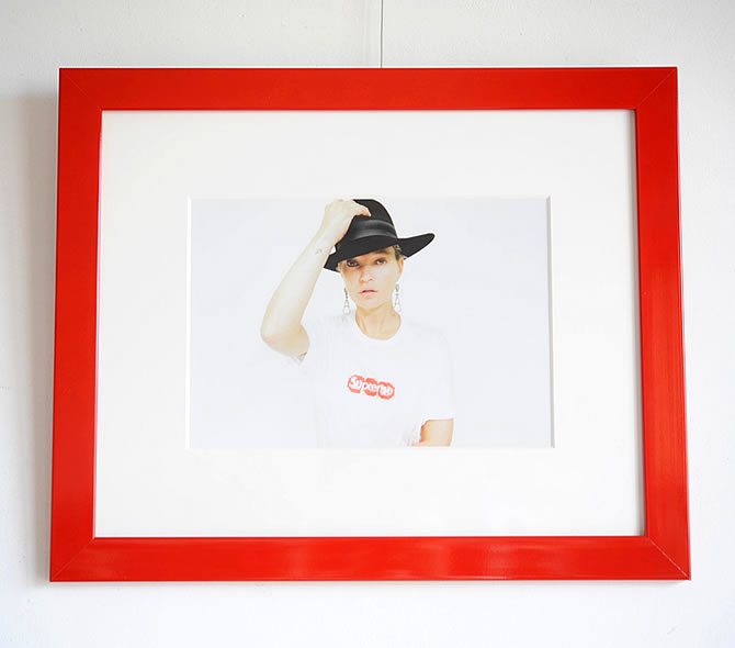 Kate Moss × Supreme × Louis Vuittonを額縁セットで販売中！ ー