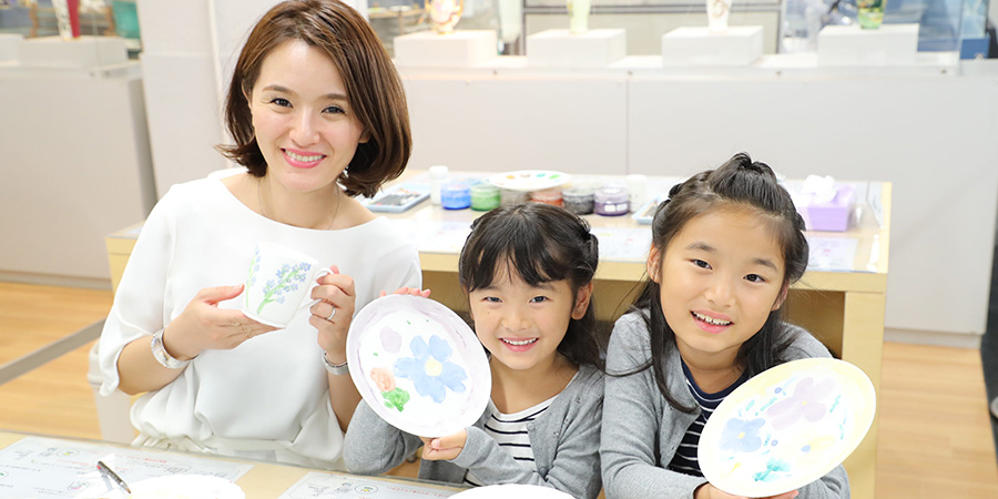絵付け体験コーナー - 文化と出会い、森に憩う。 ノリタケの森