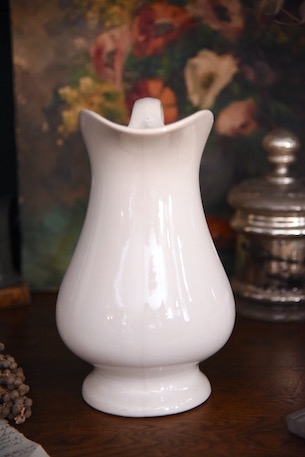 滑らかなカーブが美しい水差し BOCH LA LOUVIERE