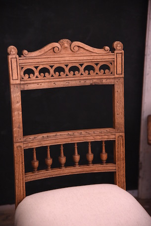 美しい装飾のアンリ2世様式のチェア