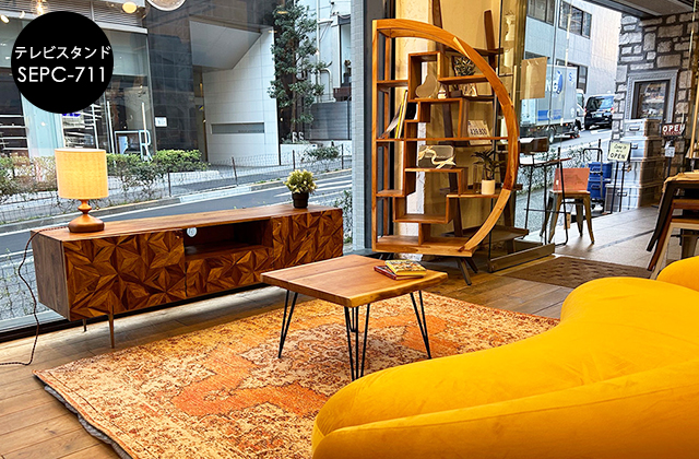 芸術的な扉がインパクト大。天然木紫檀無垢材を使用したキャビネット3