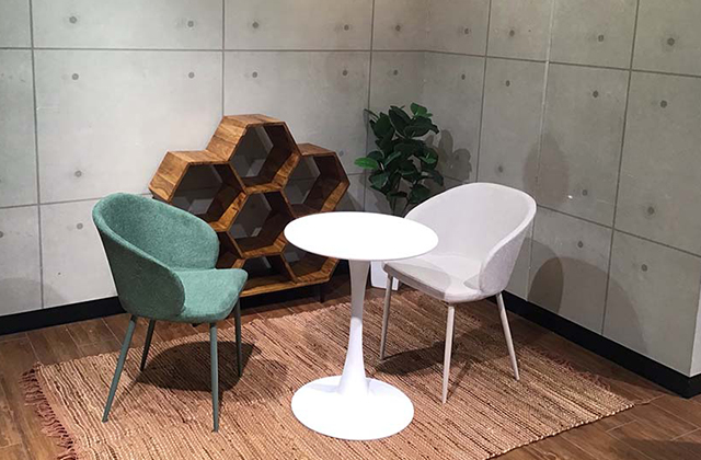 Cafe NOCEで展示中！すっきりとした美しいシルエットが魅力の