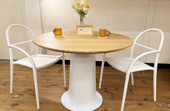 美しい曲線が強調された、シュールなイメージのチェア | NOCEノーチェ