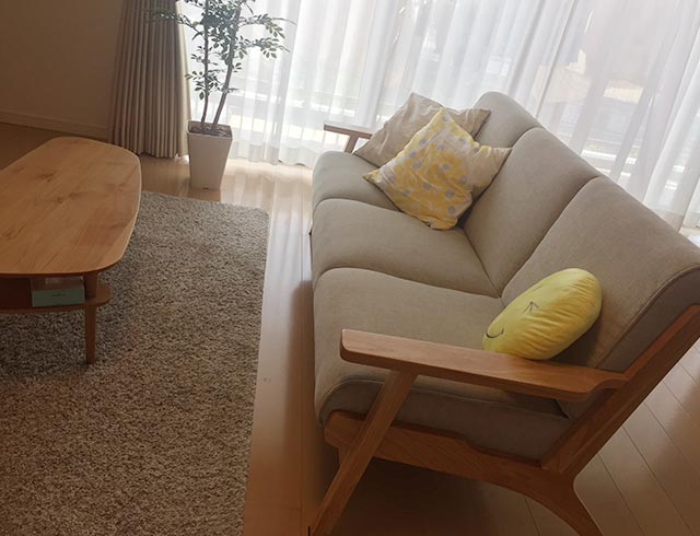 家族でくつろぐ3人掛けソファ | NOCEノーチェ 家具・インテリア通販