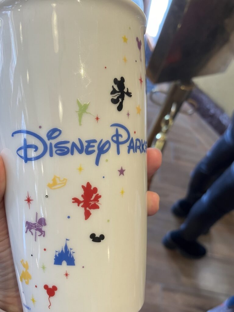 香港ディズニー】色が変わる！スターバックス「Duffy and Friends