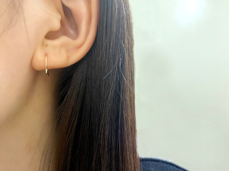 K10YG 1374(φ0.7mm) PE フックピアス: K10(10金)│アクセサリーパーツ