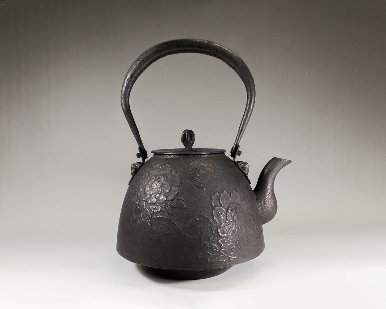 南部形 牡丹 1.7リットル／Botan Nanbugata Tetsubin L｜虎山工房 盛岡